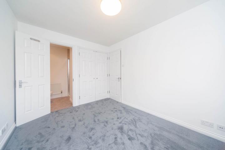 Stunning House Jules Thorne Avenue, Enfield